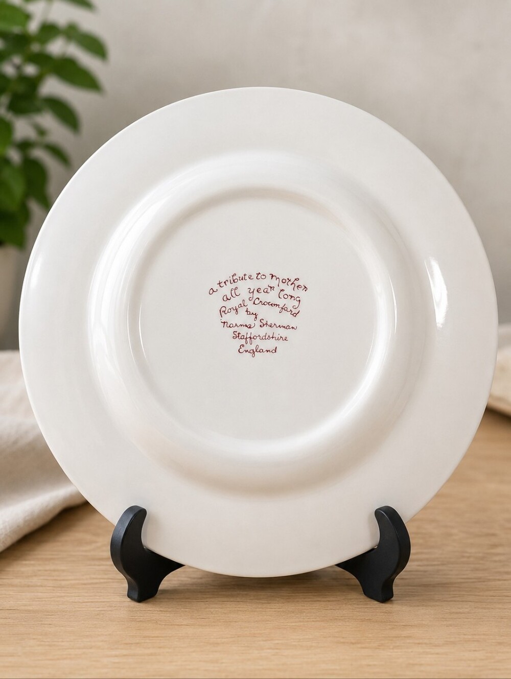 1973 Royal Crownford Mother Makes a Happy Home Collector Plate England - 9 Inch - Picture 2 of 3